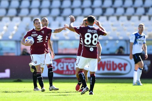 TURIN, ITALY - SEPTEMBER 26:  Andrea Belotti (L) of Torino FC celebrates his second goal during the Serie A match between Torino FC and Atalanta BC at Stadio Olimpico di Torino on September 26, 2020 in Turin, Italy.  (Photo by Valerio Pennicino/Getty Images) 
