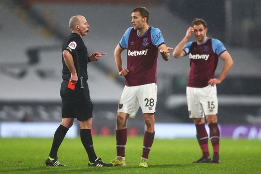arbitro Dean (getty images) arbitro Dean (getty images)