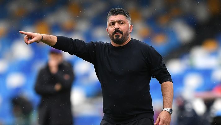 Ora tutti sul carro di Gattuso! Se potesse Rino vi direbbe: “Scennitem ‘a cuollo!” Ora tutti sul carro di Gattuso! Se potesse Rino vi direbbe: “Scennitem ‘a cuollo!”