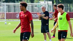 Mourinho, il primo allenamento: sorrisi con Mkhitaryan e applausi a Smalling
