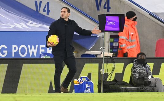 LEICESTER, ENGLAND - JANUARY 19: Frank Lampard, Manager of Chelsea reacts during the Premier League match between Leicester City and Chelsea at The King Power Stadium on January 19, 2021 in Leicester, England. Sporting stadiums around the UK remain under strict restrictions due to the Coronavirus Pandemic as Government social distancing laws prohibit fans inside venues resulting in games being played behind closed doors. (Photo by Michael Regan/Getty Images) Everton, Lampard si presenta: “Non vedo l’ora di iniziare. Giovani? Se sono validi li inserirò subito”- immagine 2