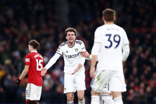 (Photo by Naomi Baker/Getty Images) Furia Leeds su Lisandro Martinez per il calcio a Bamford, ma il Var…- immagine 2