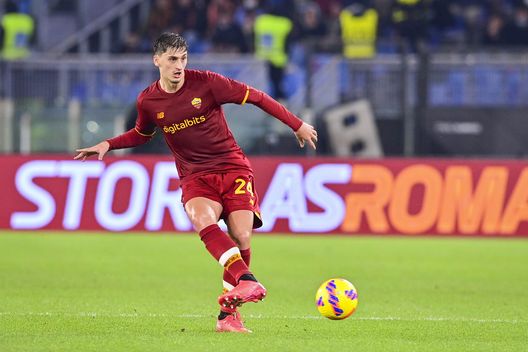 ROME, ITALY - DECEMBER 04: Marash Kumbulla in action during the Serie A match between AS Roma and FC Internazionale at Stadio Olimpico on December 04, 2021 in Rome, Italy. (Photo by Fabio Rossi/AS Roma via Getty Images) Brovarone Kumbulla