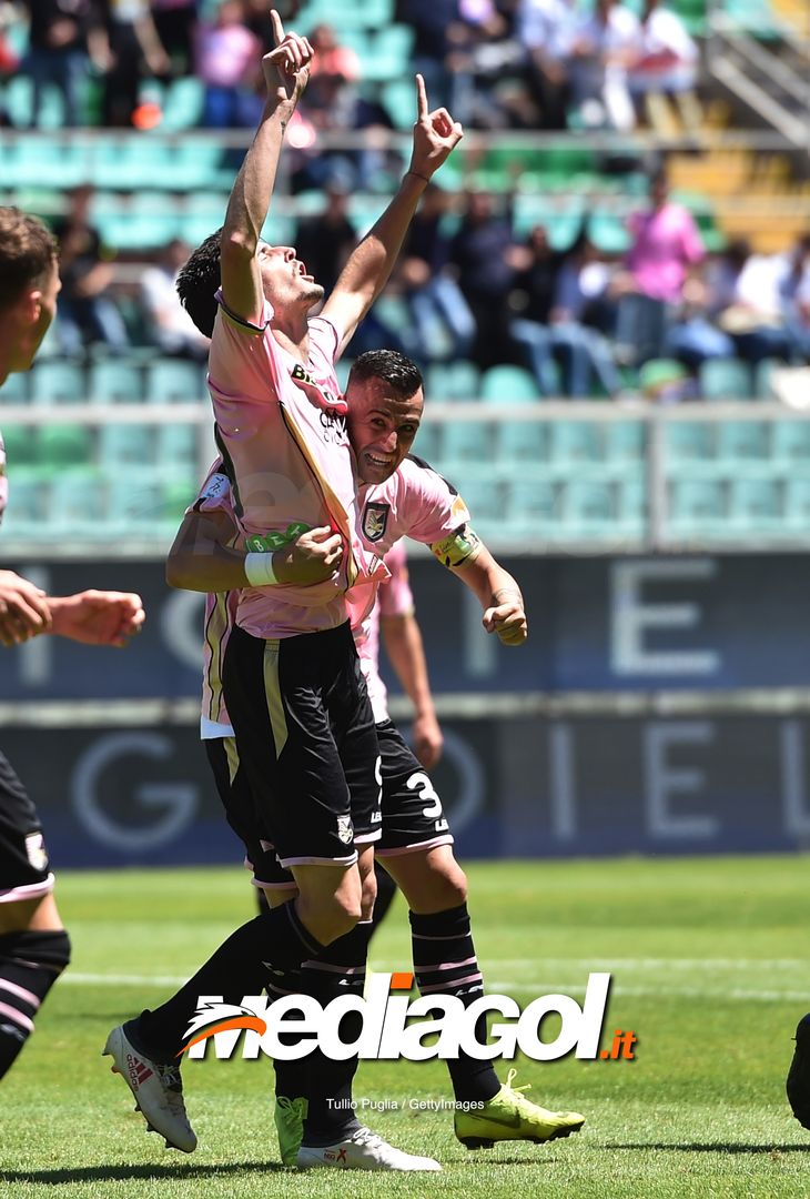  PALERMO, ITALY - MAY 01: Stefano Moreo of Palermo celebrates after scores his team's second goal during the Serie B match between US Citta di Palermo and AC Spezia at Stadio Renzo Barbera on May 01, 2019 in Palermo, Italy. (Photo by Tullio M. Puglia/Getty Images) 
