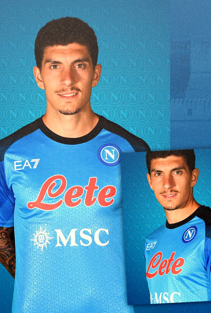 FOTO Quattro azzurri posano con le nuove maglie del Napoli Calcio Napoli 1926 FOTO Quattro azzurri posano con le nuove maglie del Napoli Calcio Napoli 1926
