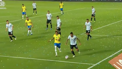 VIDEO / Audio tra arbitro e Var: la gomitata di Otamendi a Firmino meritava il rosso