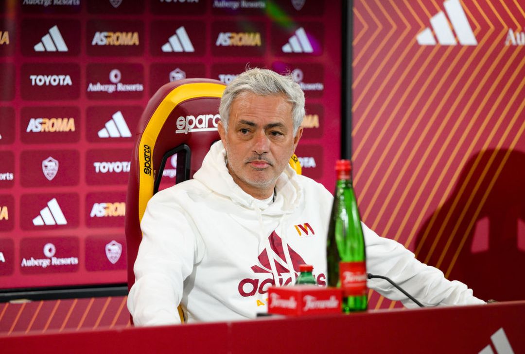 Trigoria, la conferenza stampa di Mourinho prima di Milan-Roma – FOTOGALLERY - immagine 10