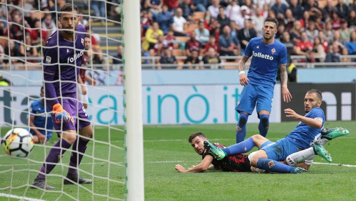 MILAN, ITALY - MAY 20:  Patrick Cutrone of AC Milan scores his goal during the Serie A match between AC Milan and ACF Fiorentina at Stadio Giuseppe Meazza on May 20, 2018 in Milan, Italy.  (Photo by Emilio Andreoli/Getty Images) 
