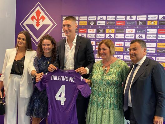 FOTO VN – Milenkovic in viola con la famiglia- immagine 2