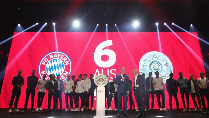 Bayern Monaco, la fidanzata di Kimmich sbaraglia tutte le wags e alla festa arriva con… 