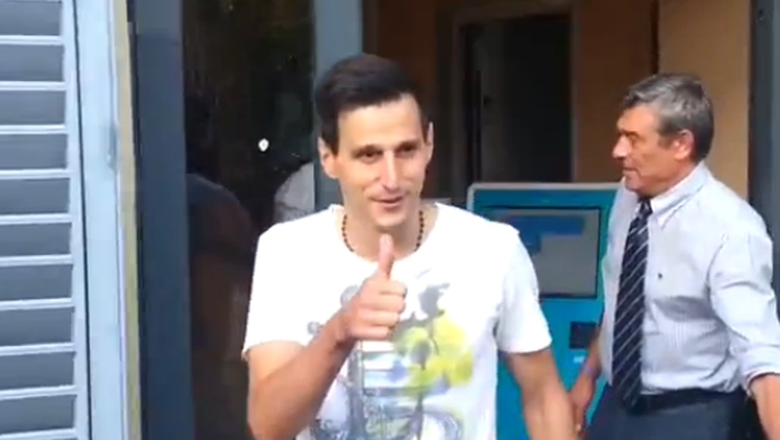 VIDEO VN: Kalinic, il sorriso al termine delle visite mediche - immagine 1