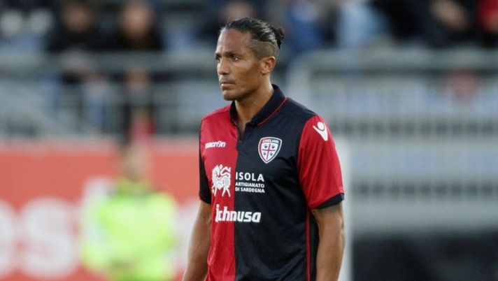 CAGLIARI, ITALY - NOVEMBER 27: Bruno Alves of Cagliari looks on during the Serie A match between Cagliari Calcio and Udinese Calcio at Stadio Sant'Elia on November 27, 2016 in Cagliari, Italy. (Photo by Enrico Locci/Getty Images) Cagliari, Padoin torna in gruppo! Dal KO di Bruno Alves a Di Gennaro, le ultime - immagine 1