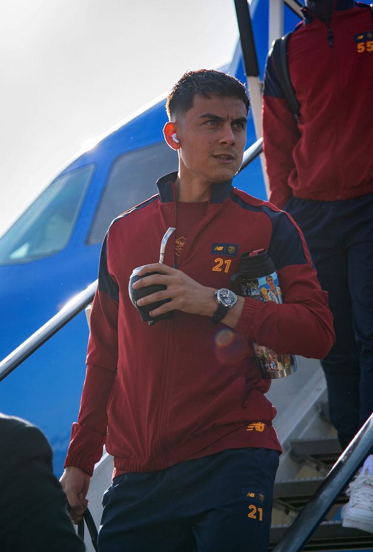 Roma in viaggio verso Leverkusen: presenti Dybala e gli indisponibili – FOTO GALLERY - immagine 11