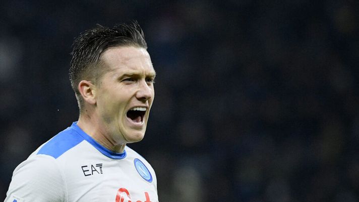 Napoli's Polish midfielder Piotr Zielinski celebrates scoring his team's first goal during the Italian Serie A football match between Inter and Napoli, at the San Siro Stadium in Milan, on November 21, 2021. (Photo by Filippo MONTEFORTE / AFP) (Photo by FILIPPO MONTEFORTE/AFP via Getty Images) PREVIEW SOS – I nostri consigli per ogni partita: chi schierare, chi è da evitare e le sorprese - immagine 1