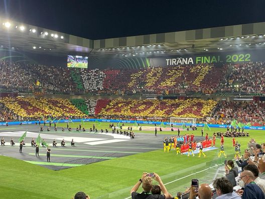 Roma-Feyenoord, ecco la coreografia giallorossa con il tricolore – FOTO- immagine 2