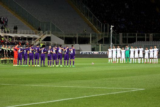 FLORENCE, ITALY - APRIL 22: Un minuto di silenzio in memoria del ciclista Michele Scarponi during the Serie A match between ACF Fiorentina v FC Internazionale at Stadio Artemio Franchi on April 22, 2017 in Florence, Italy. (Photo by Gabriele Maltinti/Getty Images) FLORENCE, ITALY - APRIL 22: Un minuto di silenzio in memoria del ciclista Michele Scarponi during the Serie A match between ACF Fiorentina v FC Internazionale at Stadio Artemio Franchi on April 22, 2017 in Florence, Italy. (Photo by Gabriele Maltinti/Getty Images)
