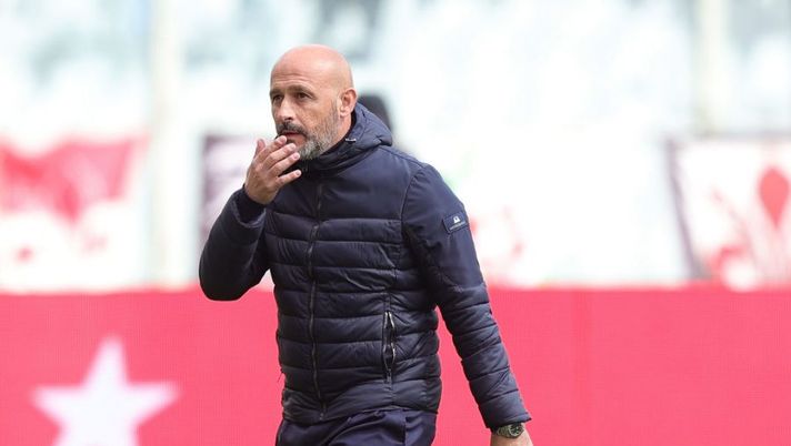 FLORENCE, ITALY - APRIL 03: Vincenzo Italiano manager of ACF Fiorentina looks on during the Serie A match between ACF Fiorentina and Empoli FC at Stadio Artemio Franchi on April 3, 2022 in Florence, Italy. (Photo by Gabriele Maltinti/Getty Images) Italiano: “Cabral era teso, perdiamo Torreira alla prossima, così vedo Gonzalez. Castrovilli…” - immagine 1