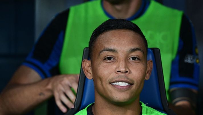 Atalanta's Colombian forward Luis Muriel looks on prior to the Italian Serie A football match between Atalanta and AC Milan on August 21, 2022 at the stadio Atleti Azzurri d'Italia stadium in Bergamo. (Photo by Miguel MEDINA / AFP) (Photo by MIGUEL MEDINA/AFP via Getty Images) Muriel: “Vorrei chiudere la mia carriera all’Atalanta, a Bergamo mi sento a casa” - immagine 1