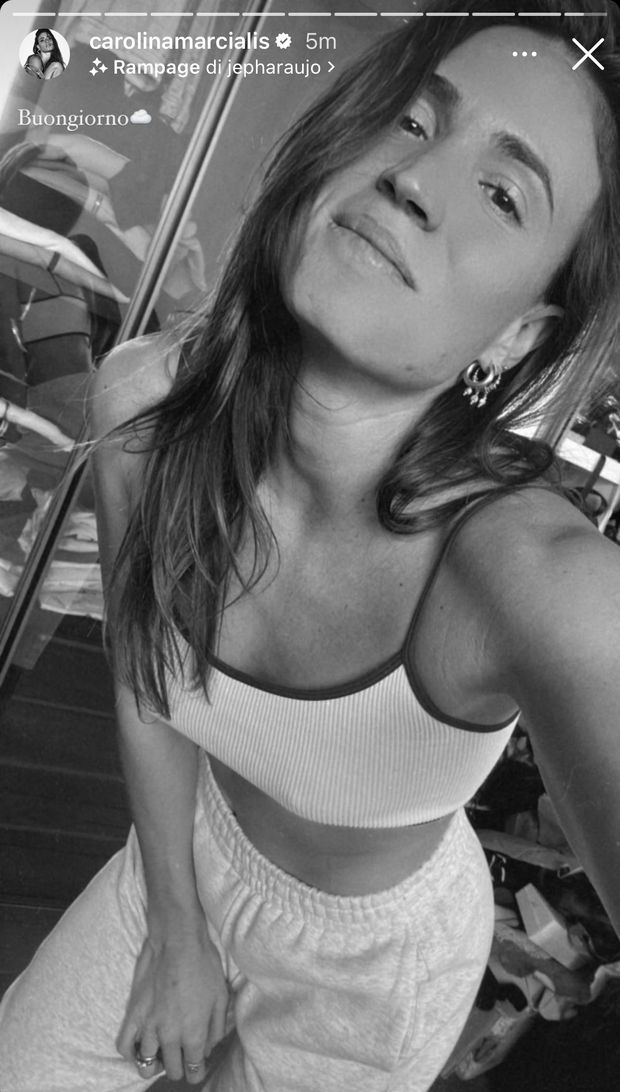 Carolina Marcialis, il risveglio è super sensuale. Lady Cassano incanta col buongiorno- immagine 2
