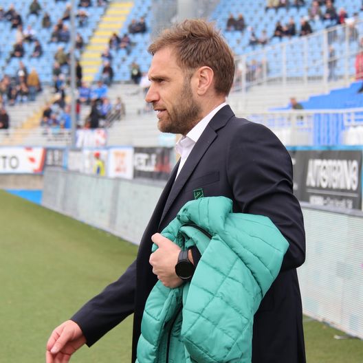 Mirko Stefani sconsolato dopo il match con il Novara Pordenone, Lovisa tuona: “Toccato il fondo, li farei lavorare dodici ore”- immagine 2