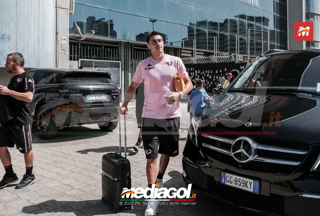 FOTO Frosinone-Palermo, i rosanero in partenza dallo stadio “Renzo Barbera” (Gallery) - immagine 18