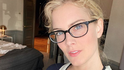 Astrid Ericsson, accappatoio e décolleté in bella vista: lo scatto è da impazzire