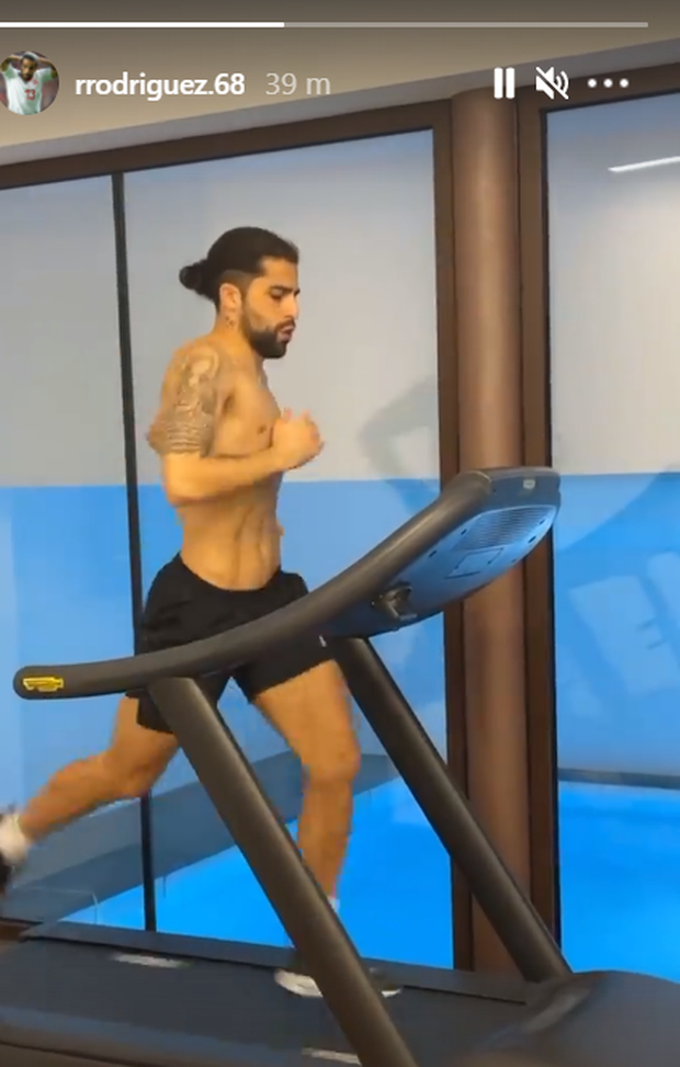 Ricardo Rodriguez si allena in casa: corsa e piscina 