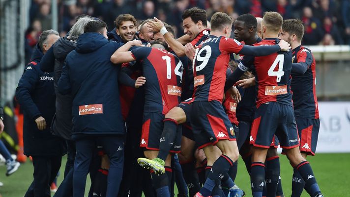 GENOA, ITALY - FEBRUARY 09: Genoa CFC players rejoice after Goran Pandev's goal during the Serie A match between Genoa CFC and Cagliari Calcio at Stadio Luigi Ferraris on February 9, 2020 in Genoa, Italy. (Photo by Paolo Rattini/Getty Images) GENOA, ITALY - FEBRUARY 09: Genoa CFC players rejoice after Goran Pandev's goal during the Serie A match between Genoa CFC and Cagliari Calcio at Stadio Luigi Ferraris on February 9, 2020 in Genoa, Italy. (Photo by Paolo Rattini/Getty Images)