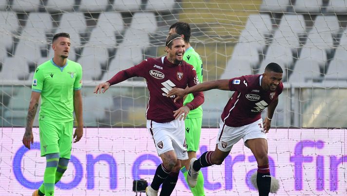 TURIN, ITALY - NOVEMBER 01: Gleison Bremer of Torino FC celebrate a frist goal with his team mates during the Serie A match between Torino FC and SS Lazio at Stadio Olimpico di Torino on November 01, 2020 in Turin, Italy. (Photo by Marco Rosi - SS Lazio/Getty Images) 