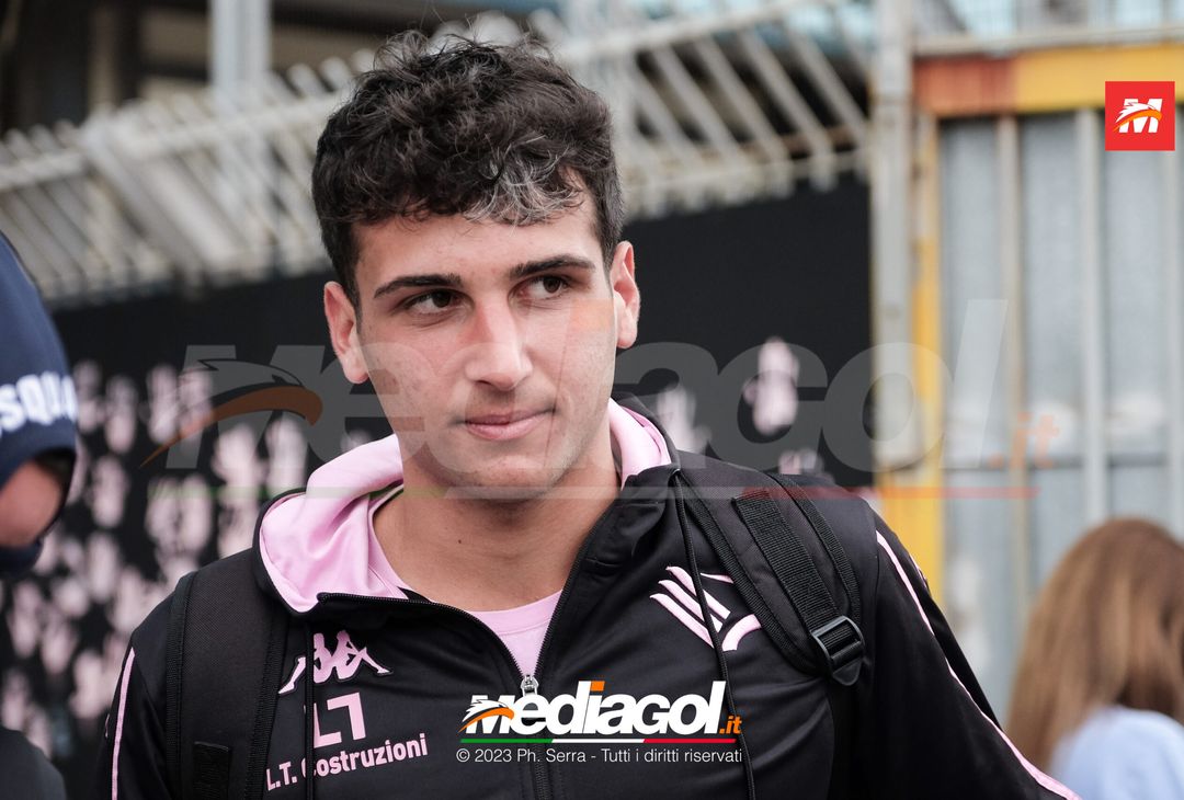 FOTO Cagliari-Palermo, i Rosanero in partenza dal “Renzo Barbera” (GALLERY) - immagine 19