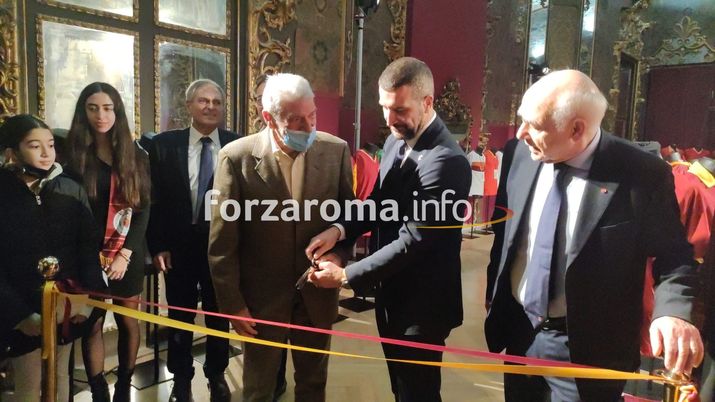 Inaugurata la mostra sulla storia della Roma attraverso le maglie - immagine 1