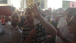 VIDEO Salernitana, Bonazzoli festeggia la salvezza regalando brioches ai tifosi