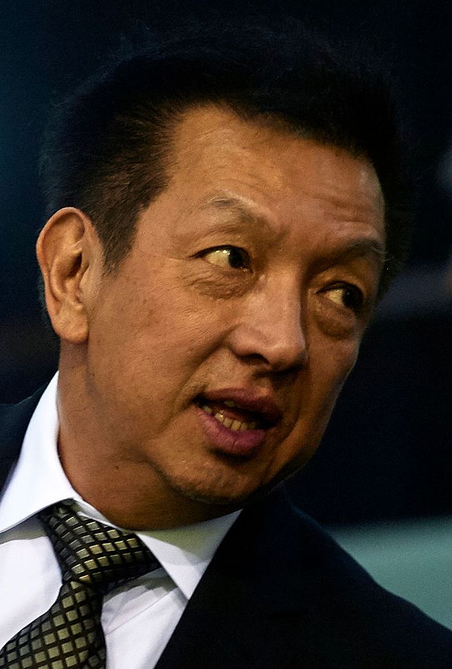 Valencia, aria di contestazione: pubblicità taroccata contro Peter Lim “Combatti o muori”- immagine 4