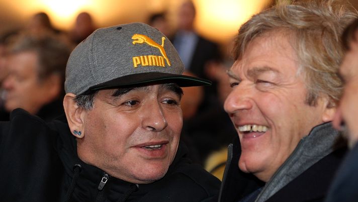 FLORENCE, ITALY - JANUARY 17: Diego Armando Maradona and Giancarlo Antognoni during the Italian Football Federation Hall of Fame ceremony at Palazzo Vecchio on January 17, 2017 in Florence, Italy. (Photo by Gabriele Maltinti/Getty Images) FLORENCE, ITALY - JANUARY 17: Diego Armando Maradona and Giancarlo Antognoni during the Italian Football Federation Hall of Fame ceremony at Palazzo Vecchio on January 17, 2017 in Florence, Italy. (Photo by Gabriele Maltinti/Getty Images)
