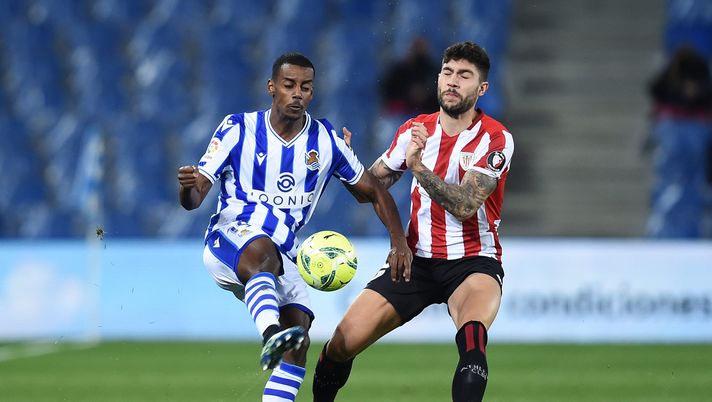 SAN SEBASTIAN, SPAIN - APRIL 07: Alexander Isak of Real Sociedad is closed down by Unai Nunez of Athletic Club during the La Liga Santander match between Real Sociedad and Athletic Club at Estadio Anoeta on April 07, 2021 in San Sebastian, Spain. Sporting stadiums around Spain remain under strict restrictions due to the Coronavirus Pandemic as Government social distancing laws prohibit fans inside venues resulting in games being played behind closed doors. (Photo by Juan Manuel Serrano Arce/Getty Images) SAN SEBASTIAN, SPAIN - APRIL 07: Alexander Isak of Real Sociedad is closed down by Unai Nunez of Athletic Club during the La Liga Santander match between Real Sociedad and Athletic Club at Estadio Anoeta on April 07, 2021 in San Sebastian, Spain. Sporting stadiums around Spain remain under strict restrictions due to the Coronavirus Pandemic as Government social distancing laws prohibit fans inside venues resulting in games being played behind closed doors. (Photo by Juan Manuel Serrano Arce/Getty Images)