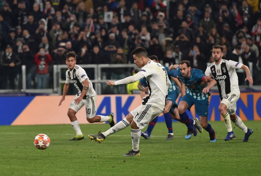  TURIN, ITALY - MARCH 12: Cristiano Ronaldo of Juventus scores  a penalty (3-0) during the UEFA Champions League Round of 16 Second Leg match between Juventus and Club de Atletico Madrid at Allianz Stadium on March 12, 2019 in Turin, . (Photo by Tullio M. Puglia/Getty Images) 