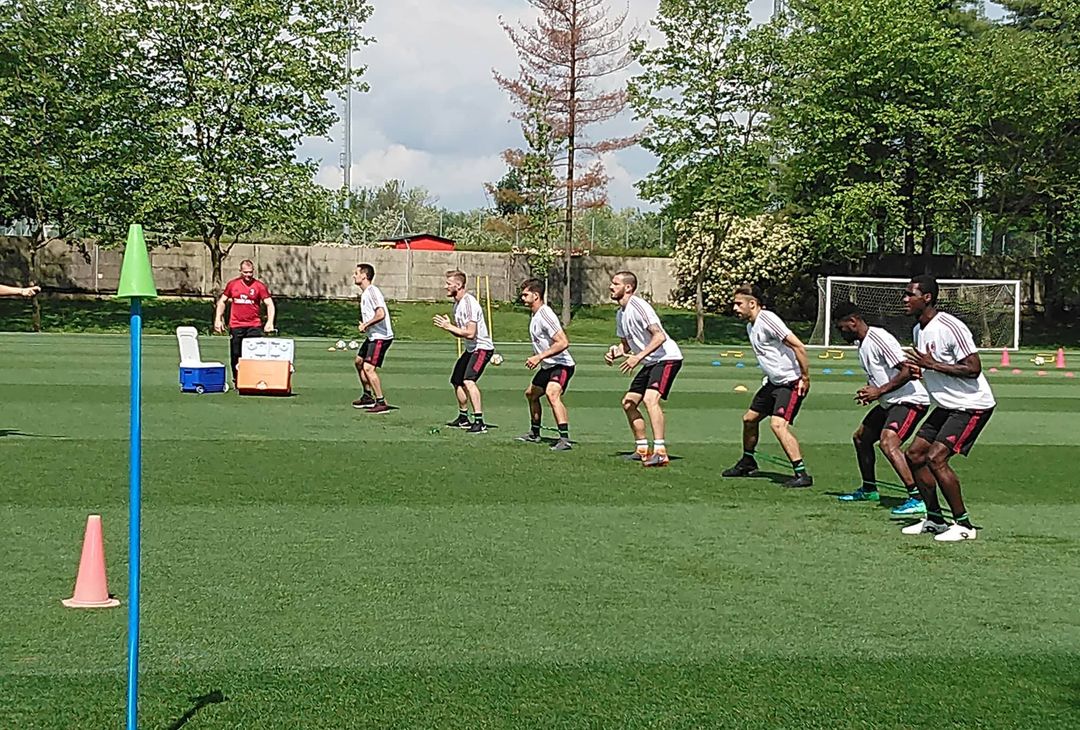 Il Milan si allena a Milanello