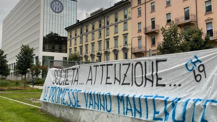 Inter, Curva Nord: “Non accettabile fare cassa senza investire. Qualsiasi operazione…” 
