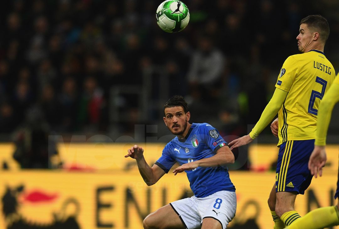  MILAN, ITALY - NOVEMBER 13:  Alessandro Florenzi of Italy in action during the FIFA 2018 World Cup Qualifier Play-Off: Second Leg between Italy and Sweden at San Siro Stadium on November 13, 2017 in Milan, Sweden.  (Photo by Claudio Villa/Getty Images) 