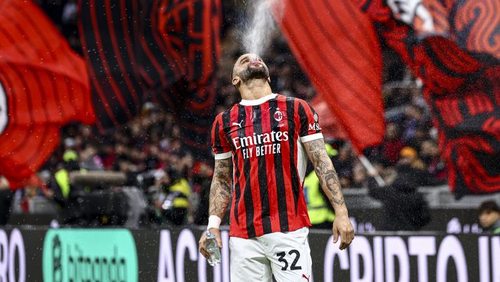 MILAN, ITALY - MARCH 15: Kyle Walker of AC Milan sprays water from his mouth prior to kick off in the Serie A match between AC Milan and Como at Stadio Giuseppe Meazza on March 15, 2025 in Milan, Italy. (Photo by Giuseppe Cottini/AC Milan via Getty Images)  Walker Milan