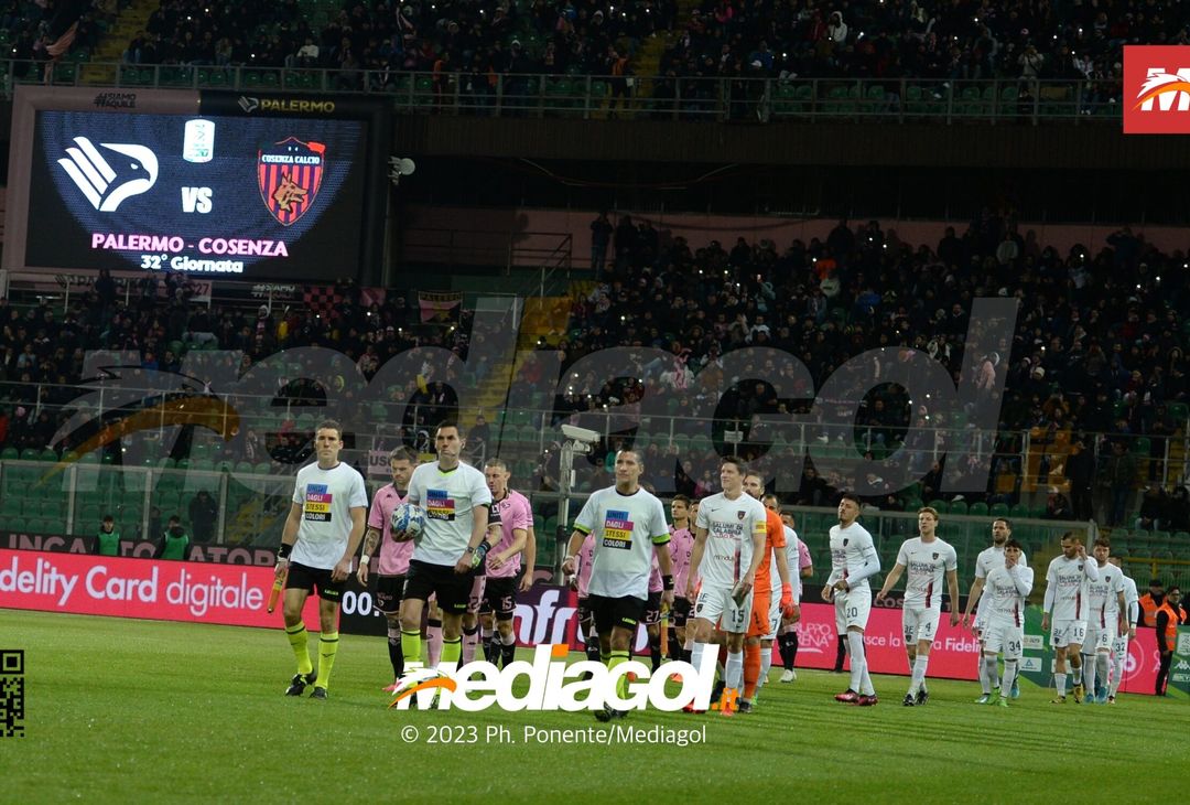 FOTO Palermo-Cosenza 0-0, 32ª giornata di Serie B 2022-2023 (La Gallery) - immagine 16