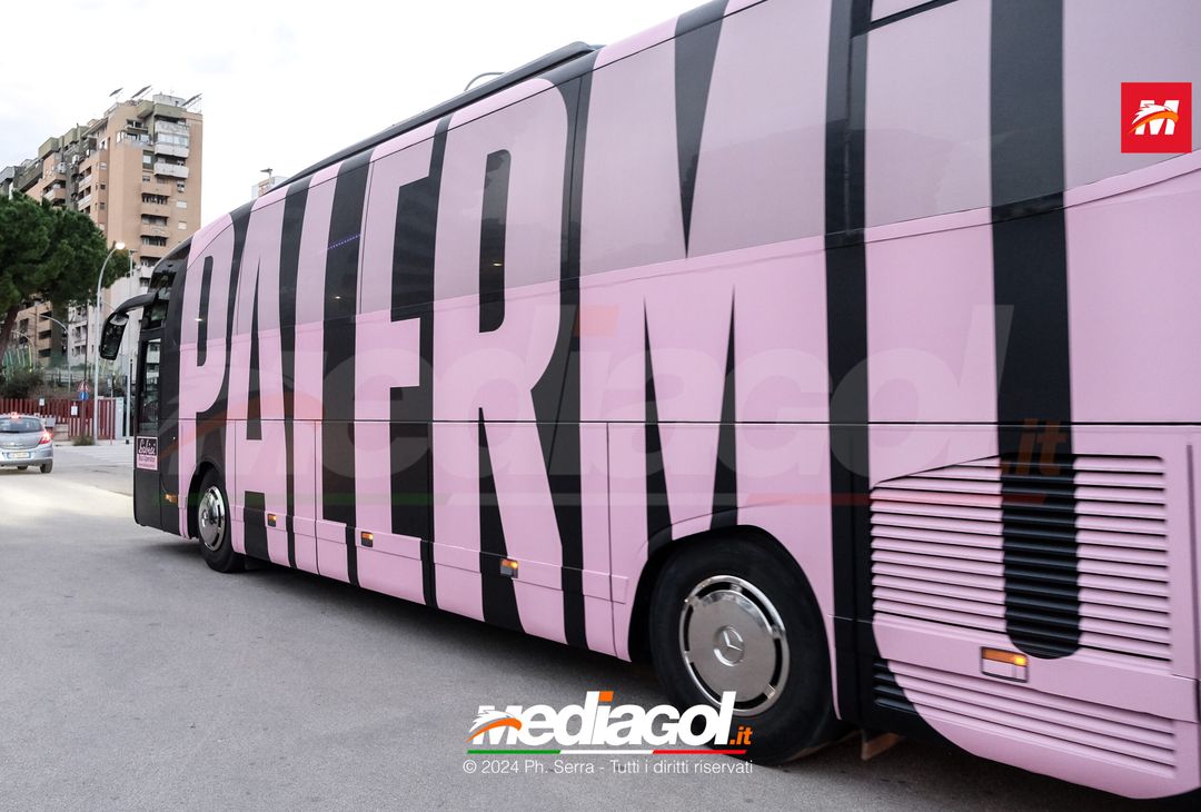 FOTO PALERMO: il Palermo si raduna al parcheggio dell’Ippodromo (GALLERY) - immagine 45