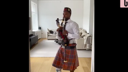 VIDEO, Evra show su Instagram: suona la cornamusa, ma sotto il kilt…