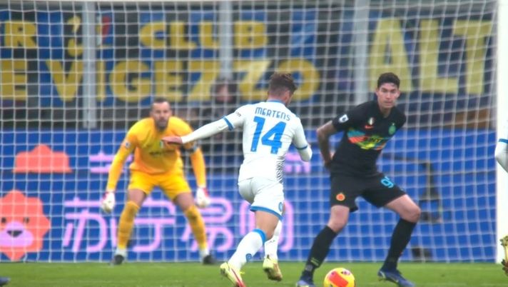 VIDEO Inter-Napoli 3-2, la riapre Mertens con un capolavoro balistico - immagine 1