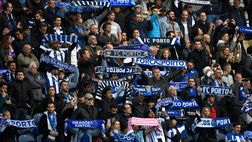 Davanti al ritiro del Porto niente porte chiuse: i cori dei tifosi per i Dragoes e contro i rivali da derby del Benfica