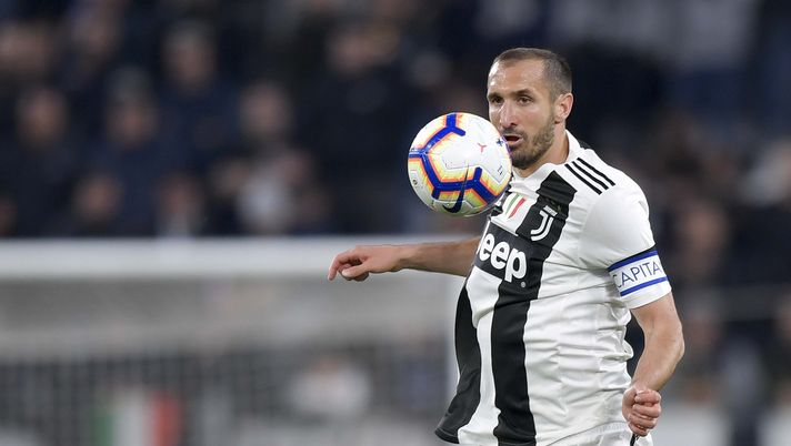 TURIN, ITALY - MARCH 30: Giorgio Chiellini of Juventus chests the ball during the Serie A match between Juventus and Empoli at Allianz Stadium on March 30, 2019 in Turin, Italy.  (Photo by Daniele Badolato - Juventus FC/Juventus FC via Getty Images) 