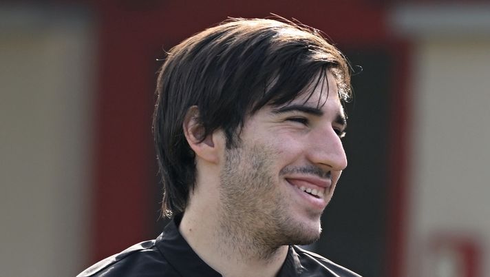 Sandro Tonali AC Milan allenamento Milanello