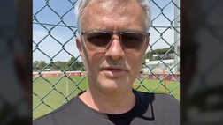 VIDEO Roma, giallorossi in partenza per Trieste: guida il gruppo… Mourinho