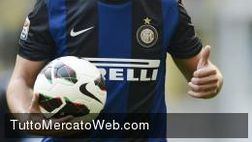 Appiano, Strama prova la difesa a tre. Cambiasso, Milito e Deki…