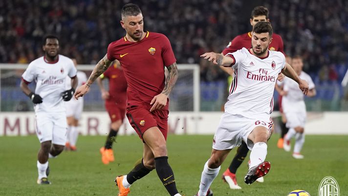 Alexander Kolarov e Patrick Cutrone durante Roma-Milan (credits: acmilan.com 